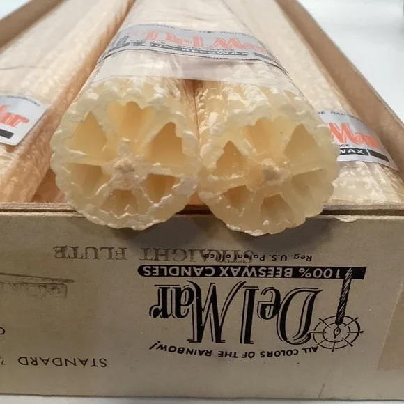 Del Mar Cathedral Candles 12 New in Box 18" Straight‎ Fluted 100% Beeswax Ivory - Picture 3 of 5